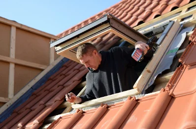Pose de fenêtres de toit Velux à Laverrière